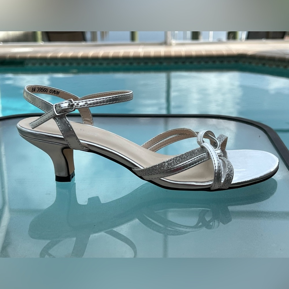 Kitten heels - Size 8 - Silver